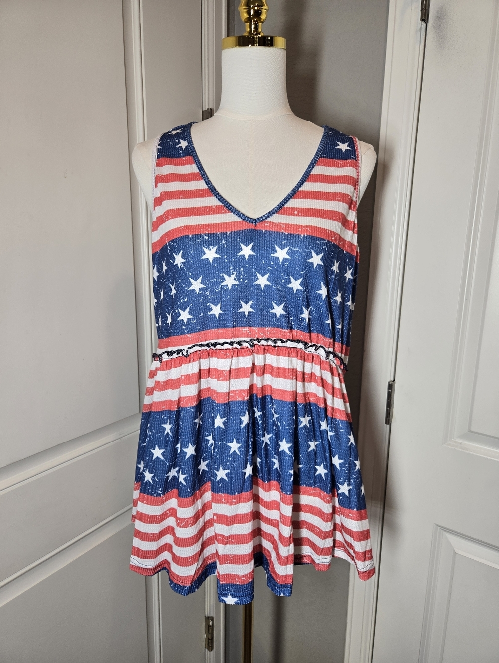 NWT Lainey Wilson Star Spangled Banner Tank Size Large Red White Blue USA Flag